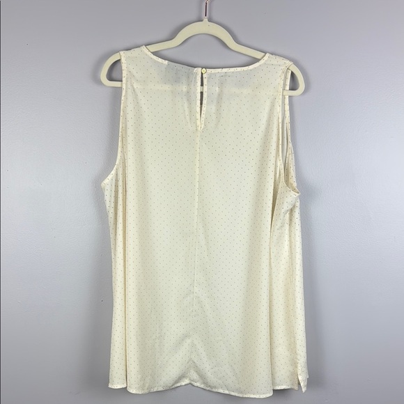 Lane Bryant Cream Sleeveless Blouse with Elegant Design Size 22 - Picture 12 of 12